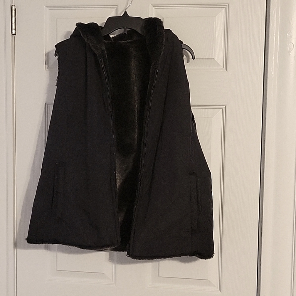Black / furry vest